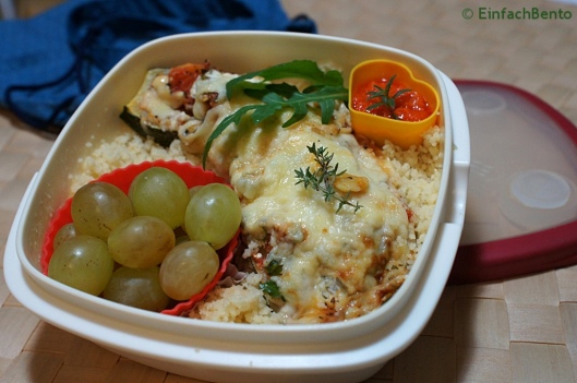 Foto: Gefüllter Zucchini auf Couscous